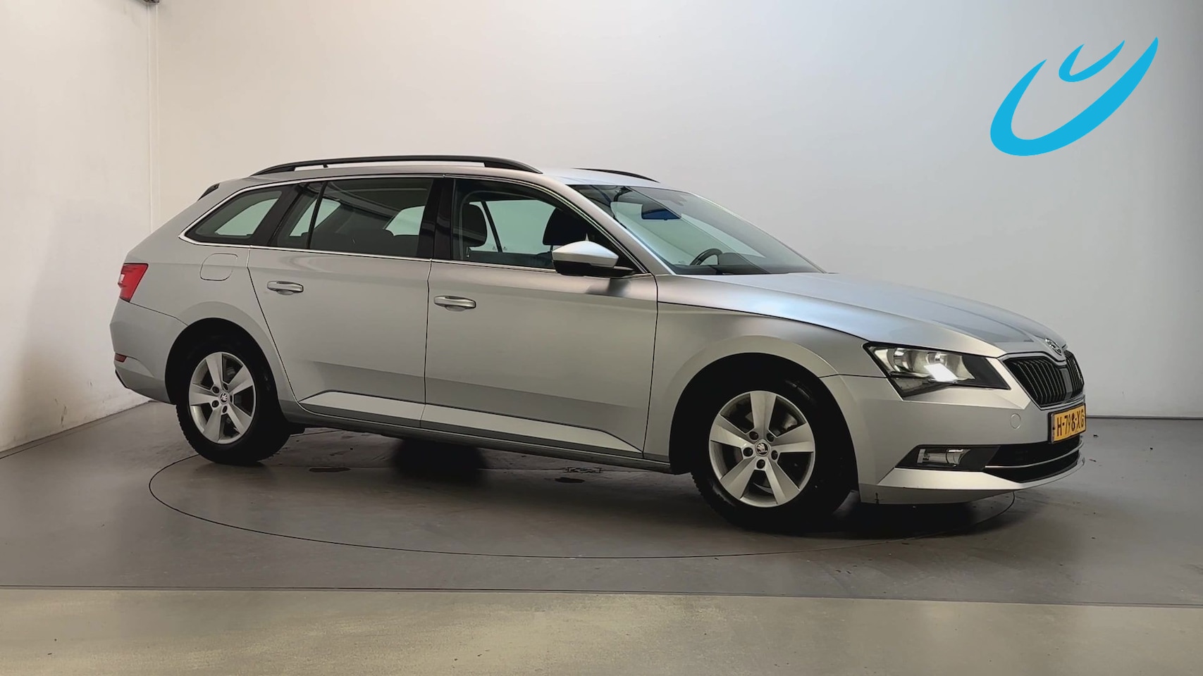 Skoda Superb Combi - 1.6 TDI Style Business Navigatie Camera DAB+ App-Connect Trekhaak - AutoWereld.nl