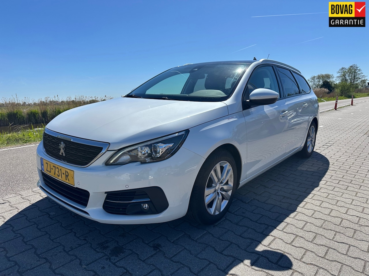 Peugeot 308 SW - 1.2 PureTech Blue Lease Executive 1.2 PureTech Blue Lease Executive, Panorama dak, Carplay, Cruisecontrol, PDC, Lane Assist. - AutoWereld.nl