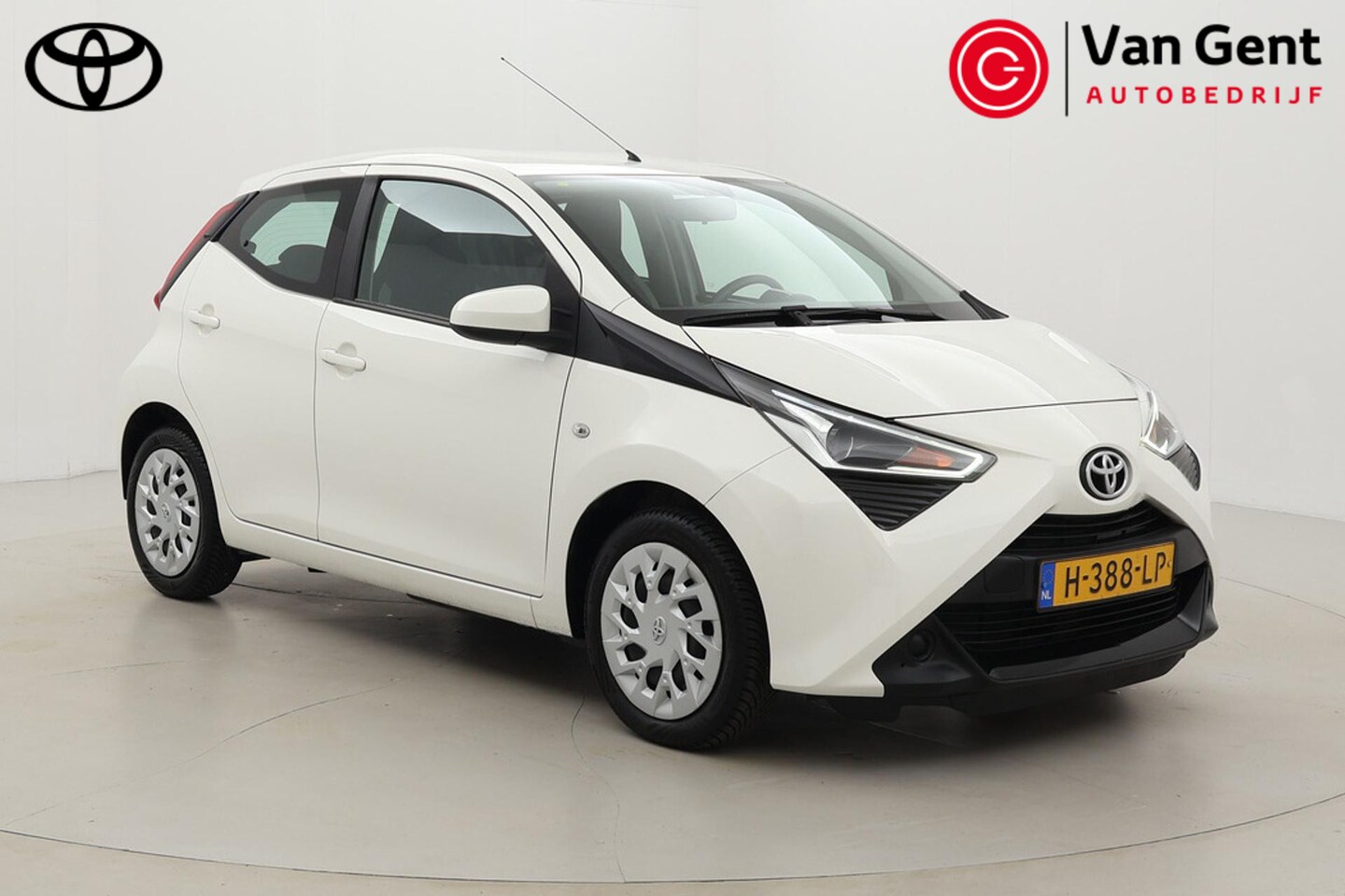 Toyota Aygo - 1.0 VVT-i x-play | Apple Carplay / Android Auto | Airco | Camera | Bluetooth - AutoWereld.nl