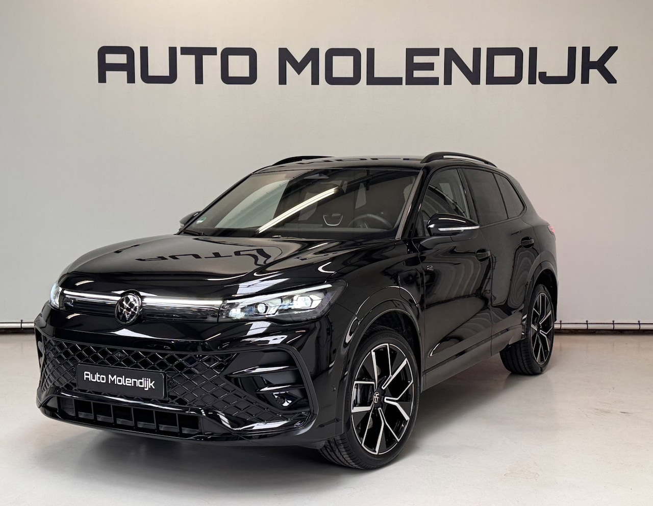 Volkswagen Tiguan - 1.5 e-Hybrid R-Line Black / 20 inch / 5jr Garantie / el.trekhaak / el klep - AutoWereld.nl