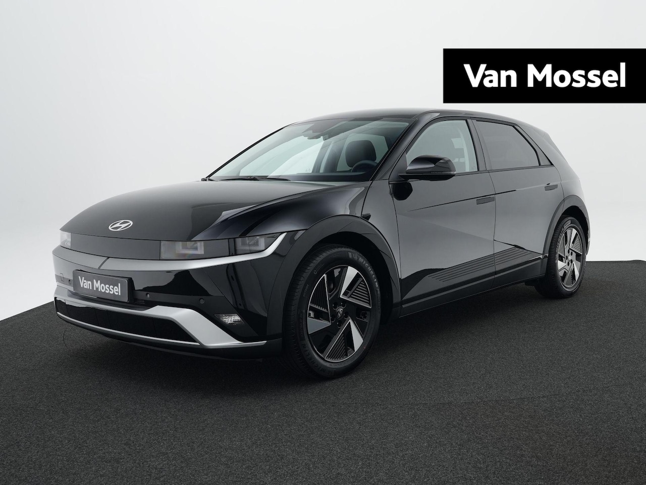 Hyundai IONIQ 5 - Long Range Pure Edition 84 kWh | Warmtepomp | Stoelverwarming | Climate Control | Adaptiev - AutoWereld.nl