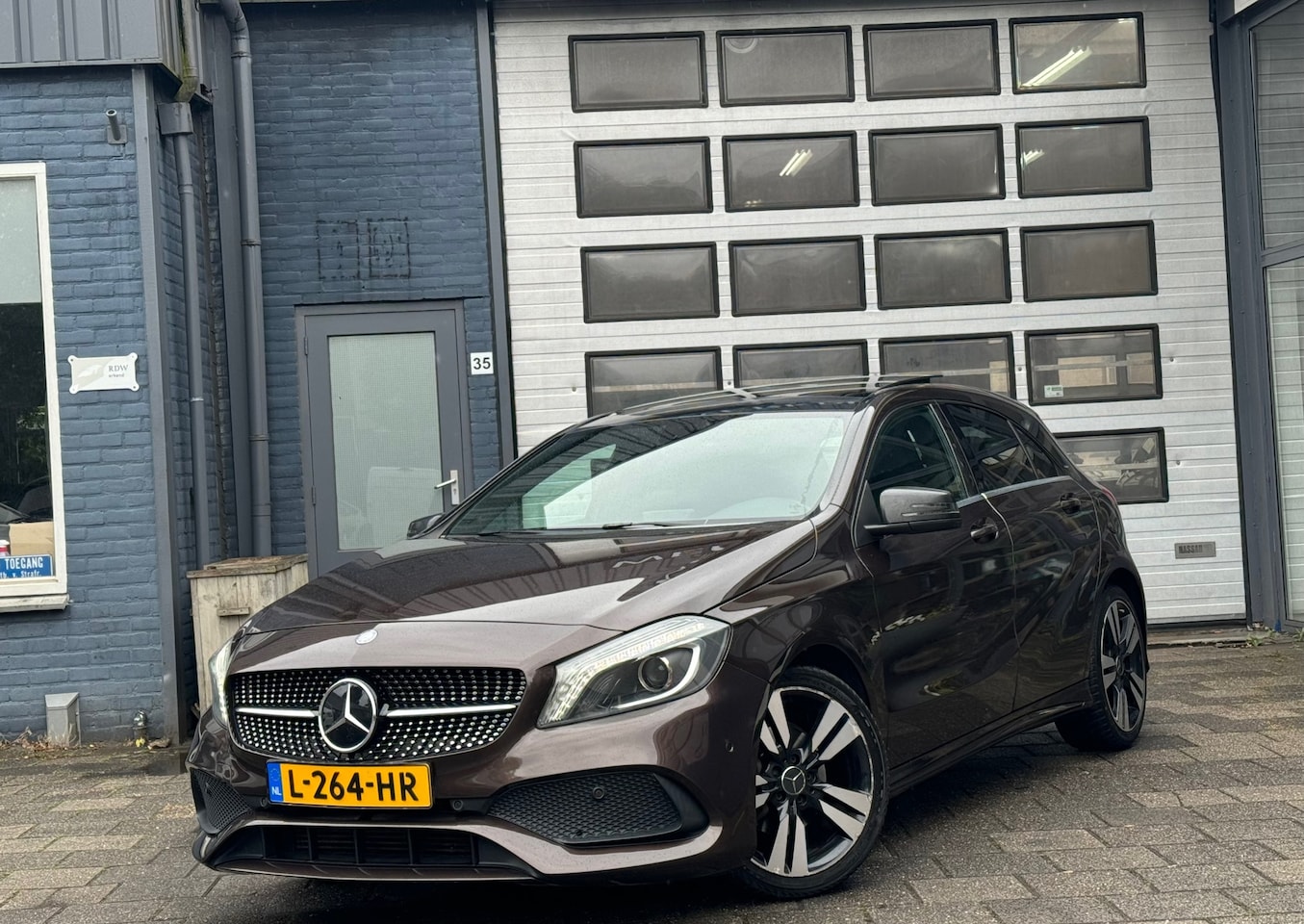 Mercedes-Benz A-klasse - 180 Prestige | Clima | Navi | Pano-Dak | AMG Pakket - AutoWereld.nl