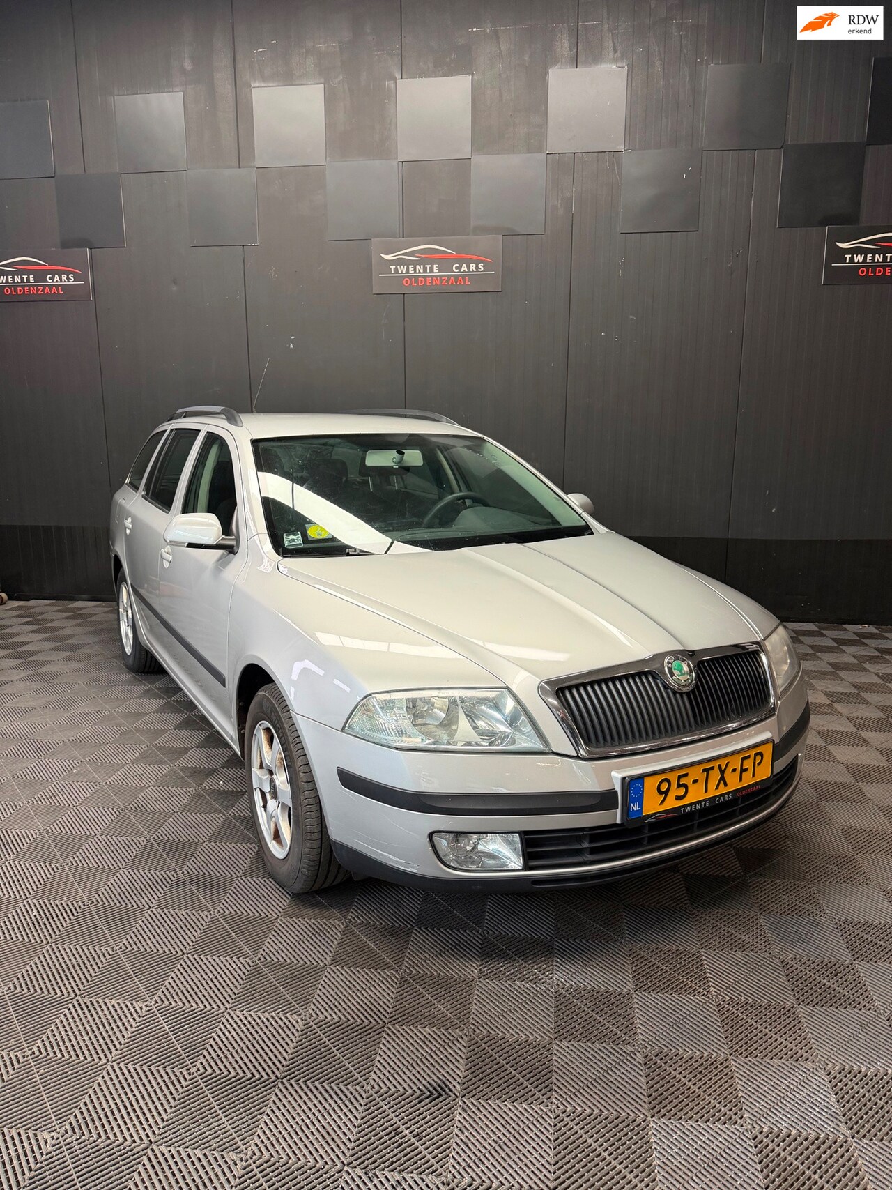 Skoda Octavia Combi - 1.6 Ambiente | Airco | Cruise | Nieuwe APK | - AutoWereld.nl
