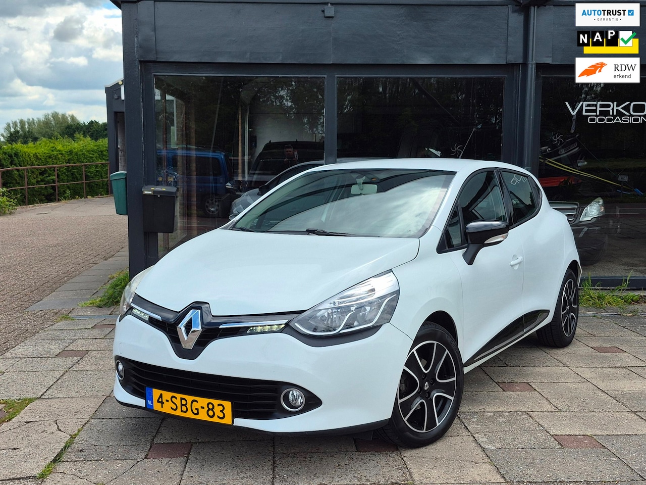 Renault Clio - 0.9 TCe Expression Navigatie Parkeersensoren - AutoWereld.nl