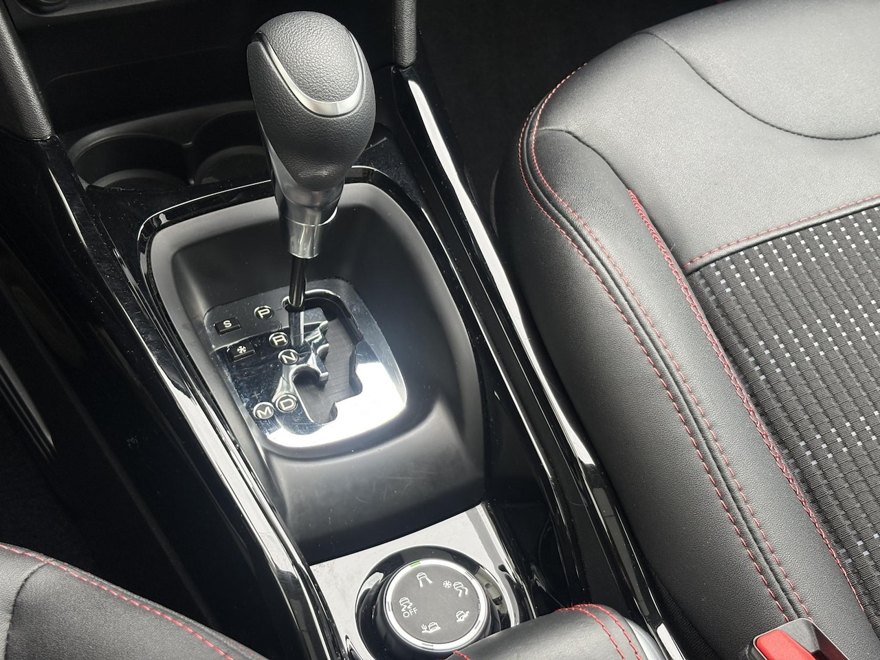 Peugeot 2008 - 1.2 PureTech GT-Line | Automaat | Pano | Camera | Dealer OH