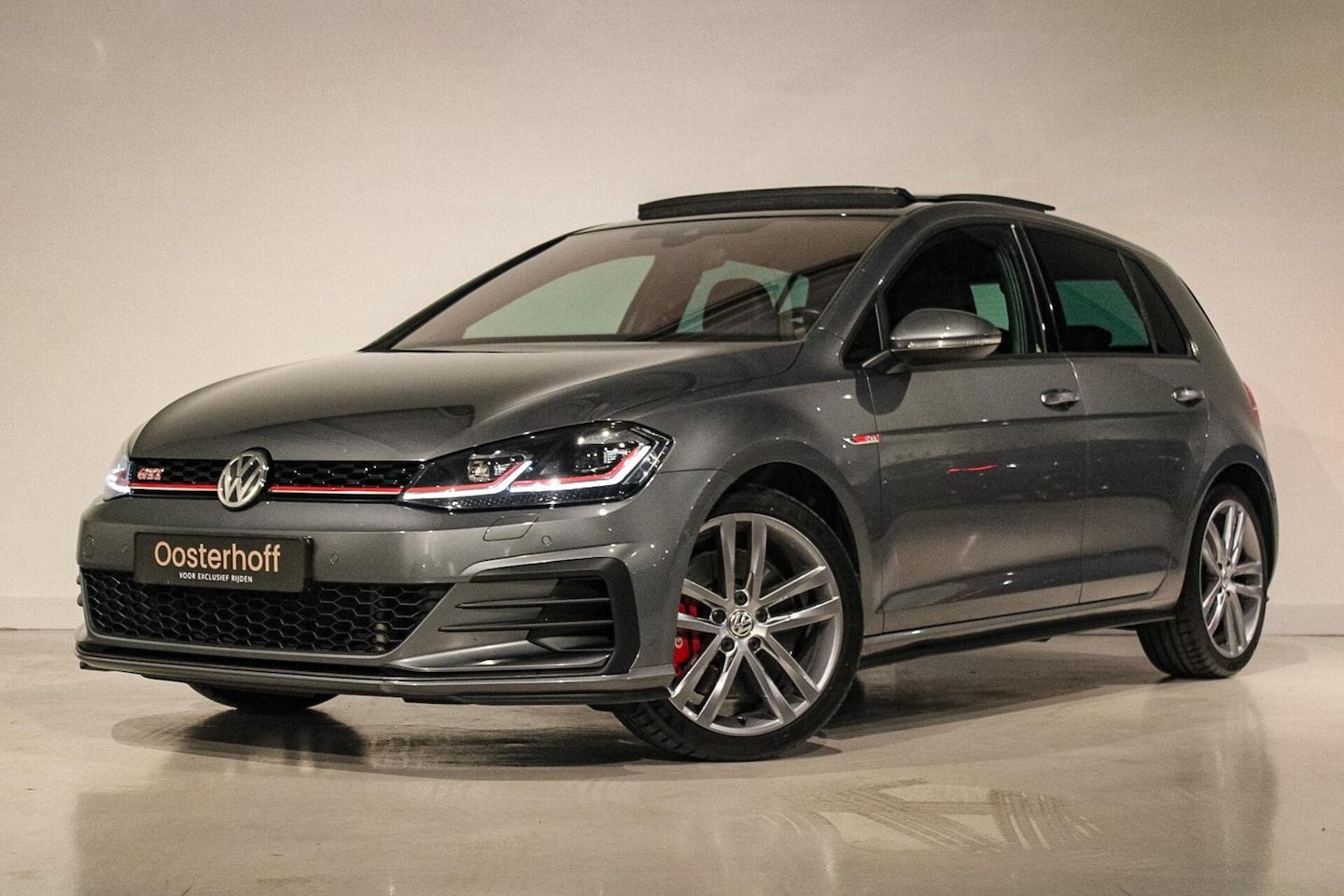 Volkswagen Golf - 2.0 TSI GTI Performance PANO | DYN | TRKH - AutoWereld.nl