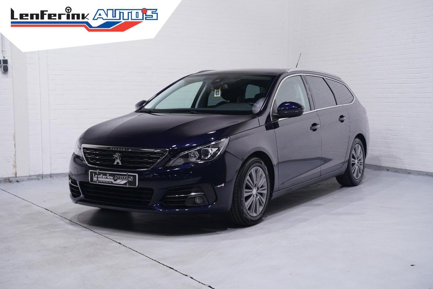 Peugeot 308 SW - 1.2 PureTech Blue Lease Premium NAP Navi Clima Panodak Camera Leder/stof - AutoWereld.nl