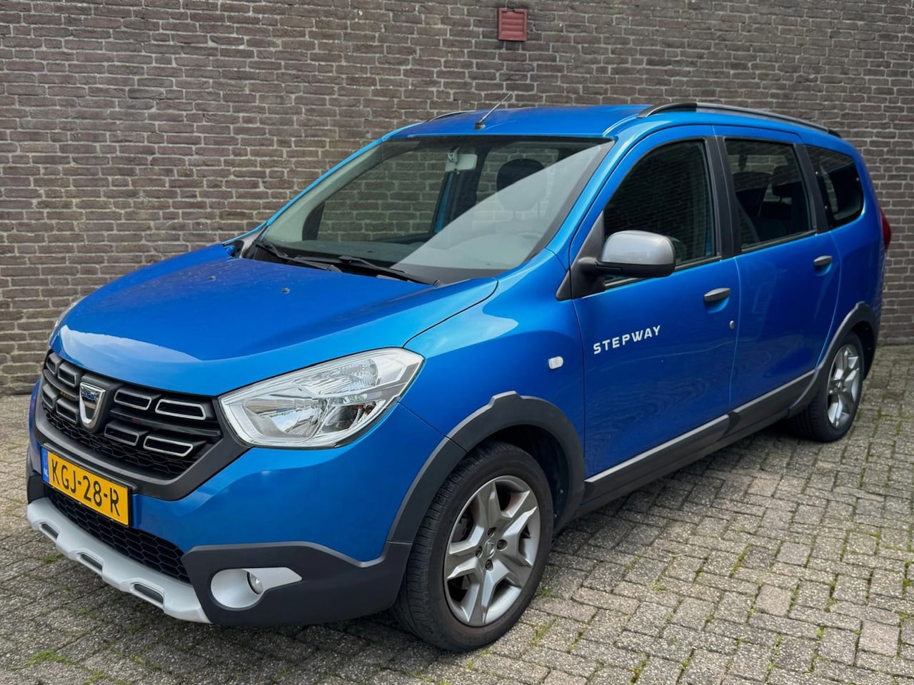 Dacia Lodgy - 1.2 TCe Stepway 7p. Camera Parkeersensoren Trekhaak Bluetooth - AutoWereld.nl