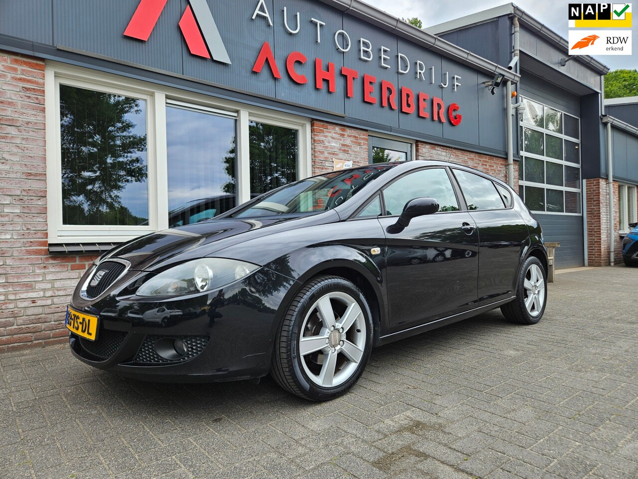 SEAT Leon - 1.6 Stylance Trekhaak! Airco/Clima! Cruise Control! Nette Auto! NAP - AutoWereld.nl