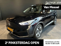 MG ZS - EV Long Range Luxury 70 kWh Trekhaak | ALL Season banden | Panoramadak | Carplay | Lederin