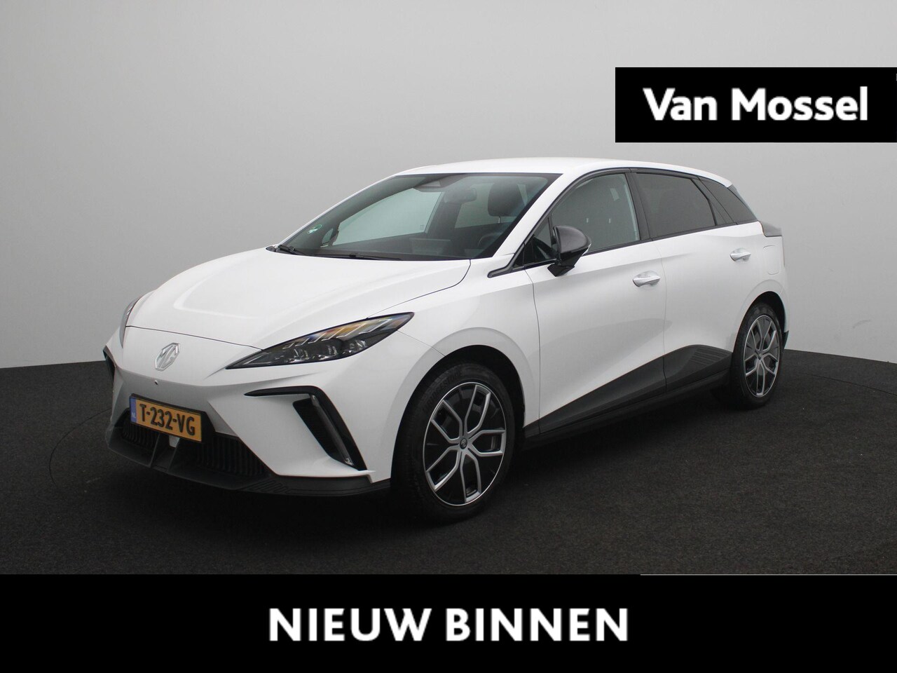 MG MG4 Electric - Luxury 64 kWh | Apple Carplay/Android Auto | Achteruitrijcamera | Cruise Control | Stoelve - AutoWereld.nl