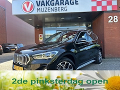 BMW X1 - sDrive18i High Executive Xline // DEALER ONDERHOUDEN // SPORTSTOELEN // FULL LED // HALF L
