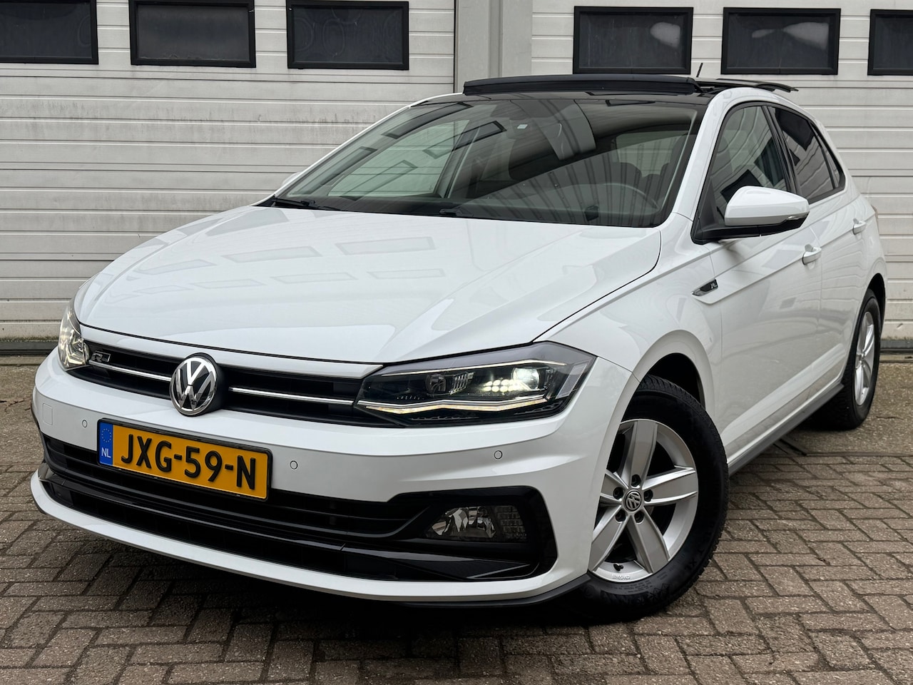 Volkswagen Polo - 1.0 TSI R line aut/pano/carplay/camera/keyless/acc/front assist/startstop/stoelverwarming/ - AutoWereld.nl