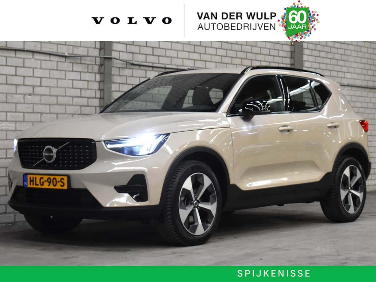 Volvo XC40 - B4 197PK Plus Dark | BLIS | Trekhaak | Harman Kardon | Allseason - AutoWereld.nl