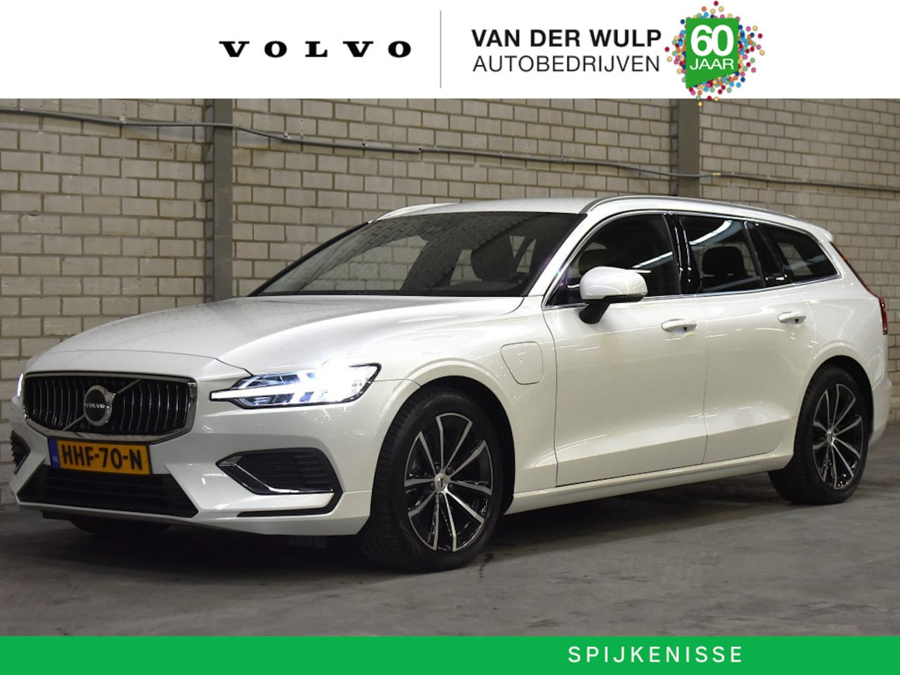 Volvo V60 - T6 350PK AWD Essential Bright | Trekhaak | BLIS | Leder | - AutoWereld.nl