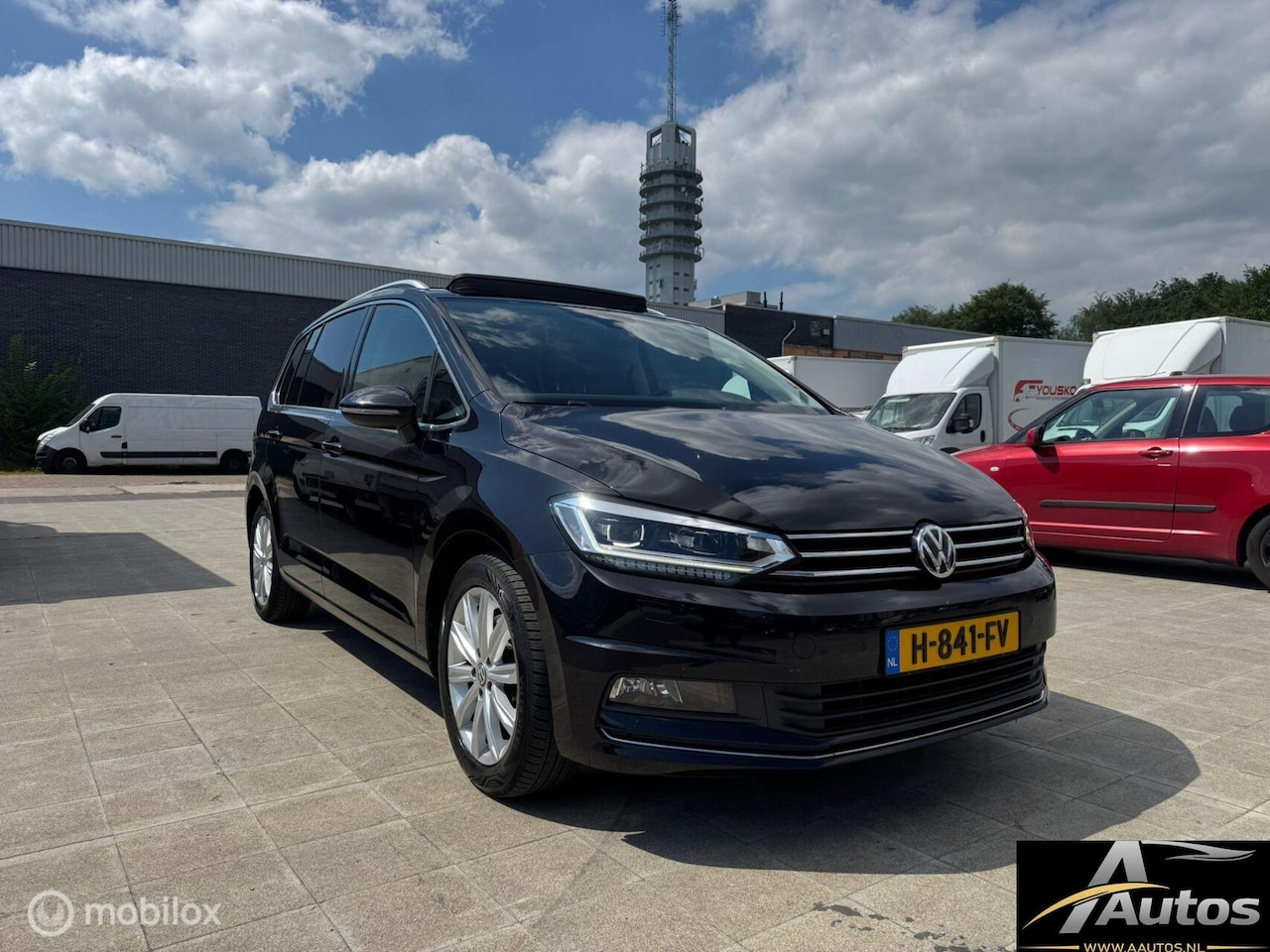 Volkswagen Touran - 1.5 TSI Highline 7p - Pano - DSG - LED - - AutoWereld.nl