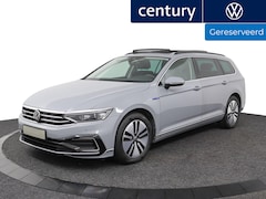 Volkswagen Passat Variant - 1.4 TSI PHEV GTE Business / Pano-Dak / Trekhaak / Clima / Camera