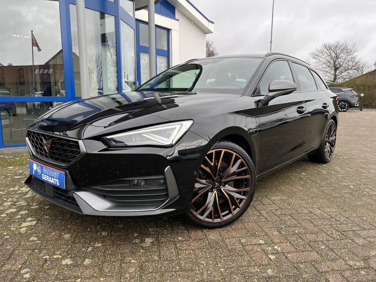 CUPRA Leon Sportstourer - 1.4 e-Hybrid VZ Performance | Elektrische stoelen met memory, 19 inch copper velgen, Start - AutoWereld.nl