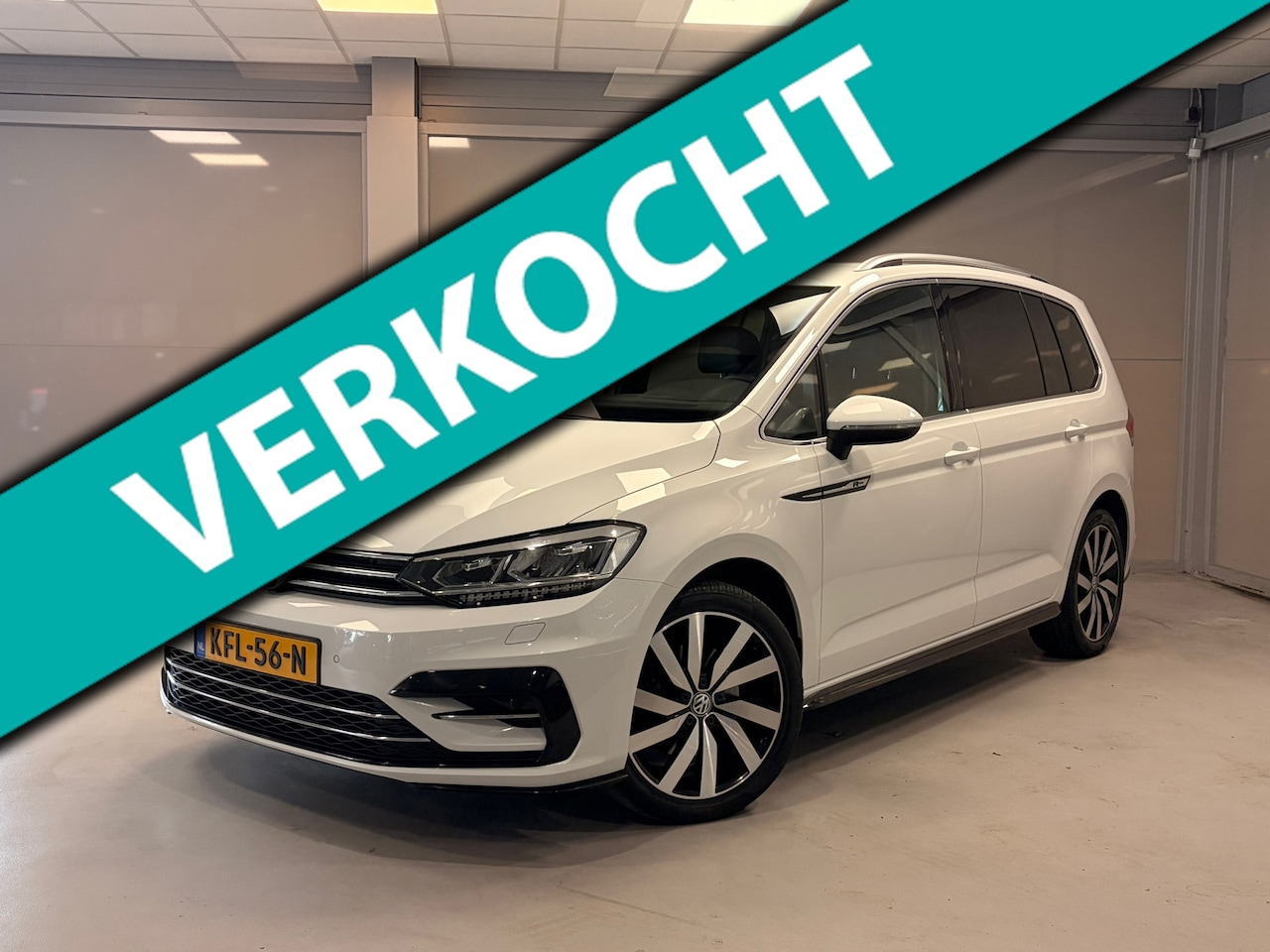 Volkswagen Touran - 1.5 TSI Highline 7p | LEER | LED | 2 x R-LINE | CAMERA | - AutoWereld.nl