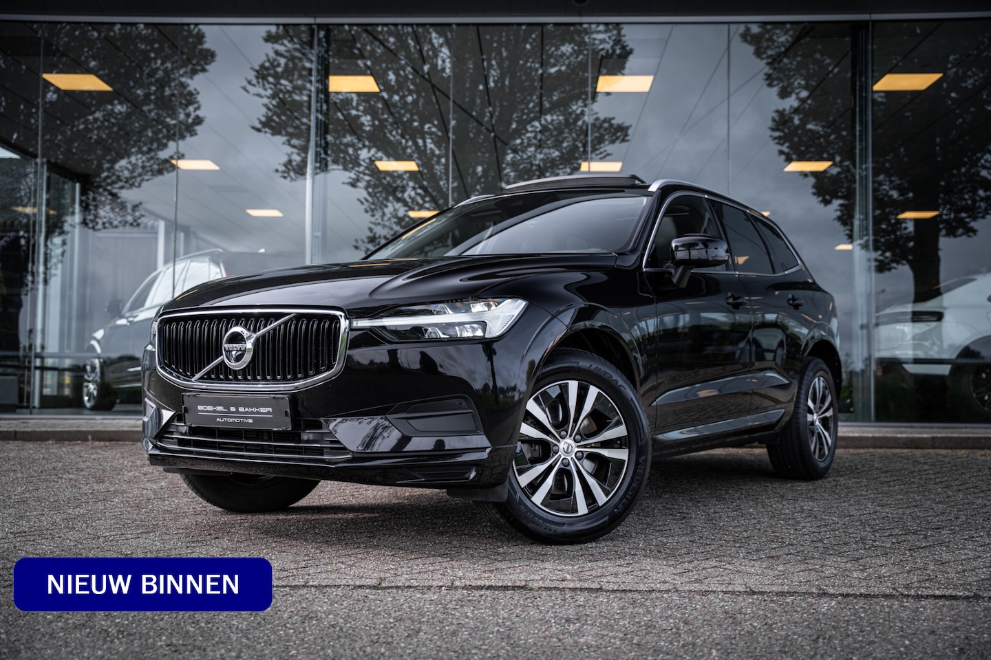 Volvo XC60 - 2.0 B5 Momentum Exclusive ** Panodak ** Trekhaak ** Leder *** HUD ** 360 camera - AutoWereld.nl