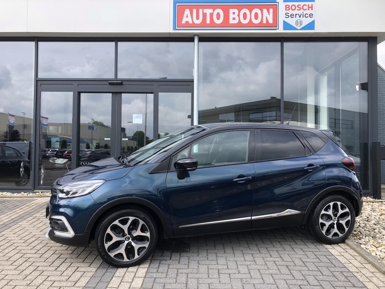 Renault Captur - 0.9 TCe 90PK INTENS 2-TONE R-LINK/NAVI/LED/ /CLIMA/2xKEYLESS/PDC/17''LMV/DAB/MEDIA/TREKHAA - AutoWereld.nl