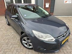 Ford Focus - 1.0 EcoBoost / Navi / PDC / Riem v.v / Clima / Cruise / NAP