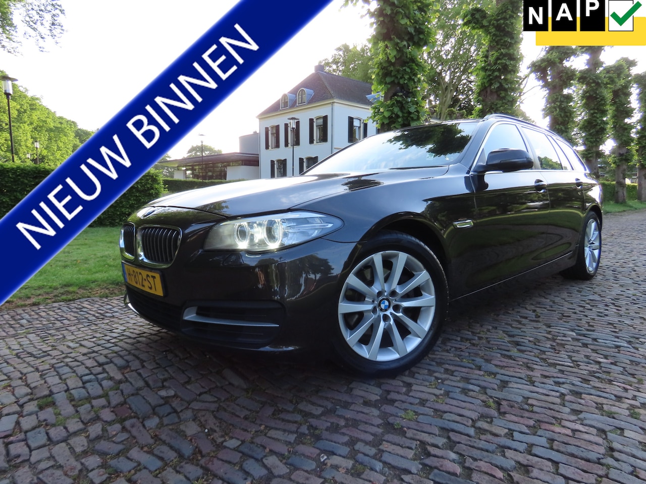 BMW 5-serie Touring - 520d High Executive Leer Keyless Led BI Xenon Stoelverwarming Pdc Navigatie Bleutooth Crui - AutoWereld.nl