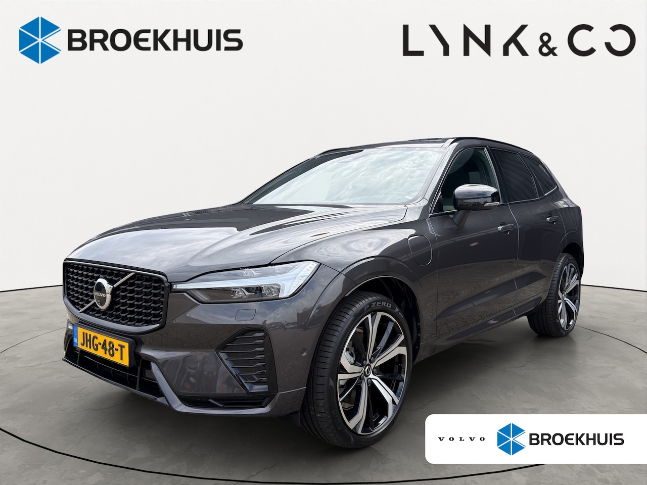Volvo XC60 - T6 Plug-in hybrid AWD Plus Dark 360 Camera | Panoramadak | Sportstoelen | Wegklapbare trek - AutoWereld.nl