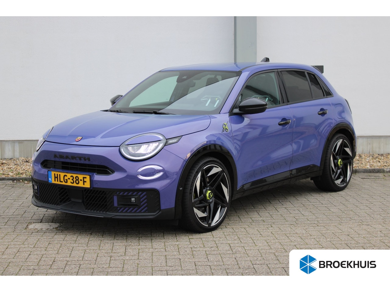Abarth 600e - 280 pk Scorpionissima 54 kWh / Navigatie / Camera / Sportstoelen / Elektr. kofferklep / PD - AutoWereld.nl