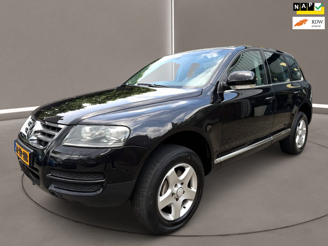 Volkswagen Touareg - 3.0 TDI 224 Pk Automaat Airco Navi Leer Xenon Nap Export - AutoWereld.nl
