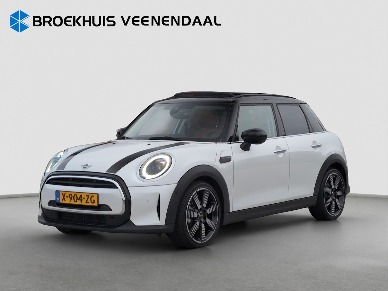 MINI Mini - 1.5 Camden Edition | Panoramadak | Leder | Camera | Cruise Control | Airco (automatisch) | - AutoWereld.nl