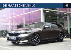BMW 5-serie Touring - 530e Automaat / Panoramadak / Trekhaak / Bowers & Wilkins / M Multifunctionele Stoelen / A