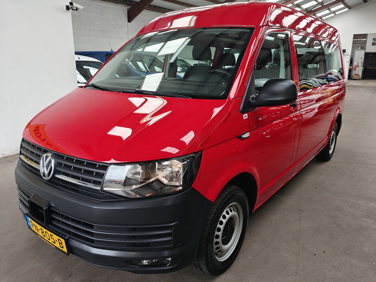 Volkswagen Transporter Kombi - 2.0 TDI L2H2 Highline PERSONENBUS AUTO INCL BTW! - AutoWereld.nl