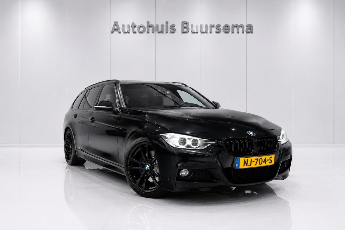 BMW 3-serie Touring - 330d High Exec.Upgr. | M-Sport | Panoramadak | Head-Up Display | Afneembare Trekhaak | - AutoWereld.nl