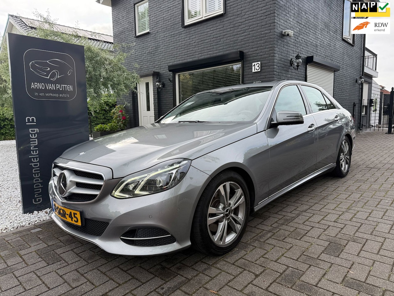 Mercedes-Benz E-klasse - 250 Avantgarde /Leer /Schuifdak / Trekhaak - AutoWereld.nl