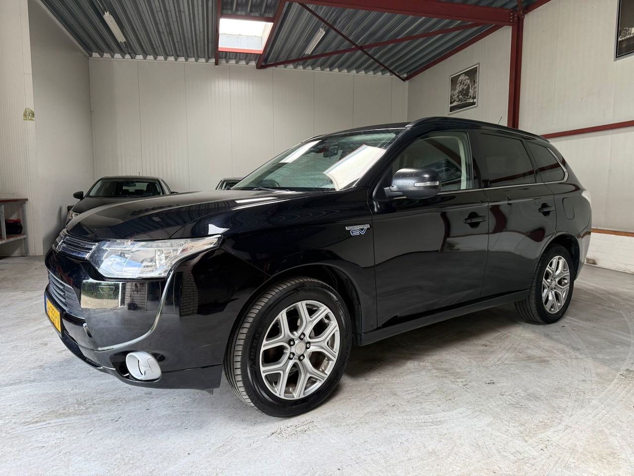 Mitsubishi Outlander - 2.0 PHEV Intense + - AutoWereld.nl