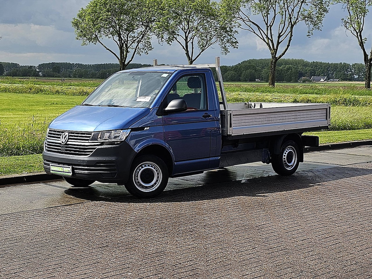 Volkswagen Transporter - 2.0 TDI L2H1 28 L2h1, Airco, Open laadbak, Trekhaak - AutoWereld.nl
