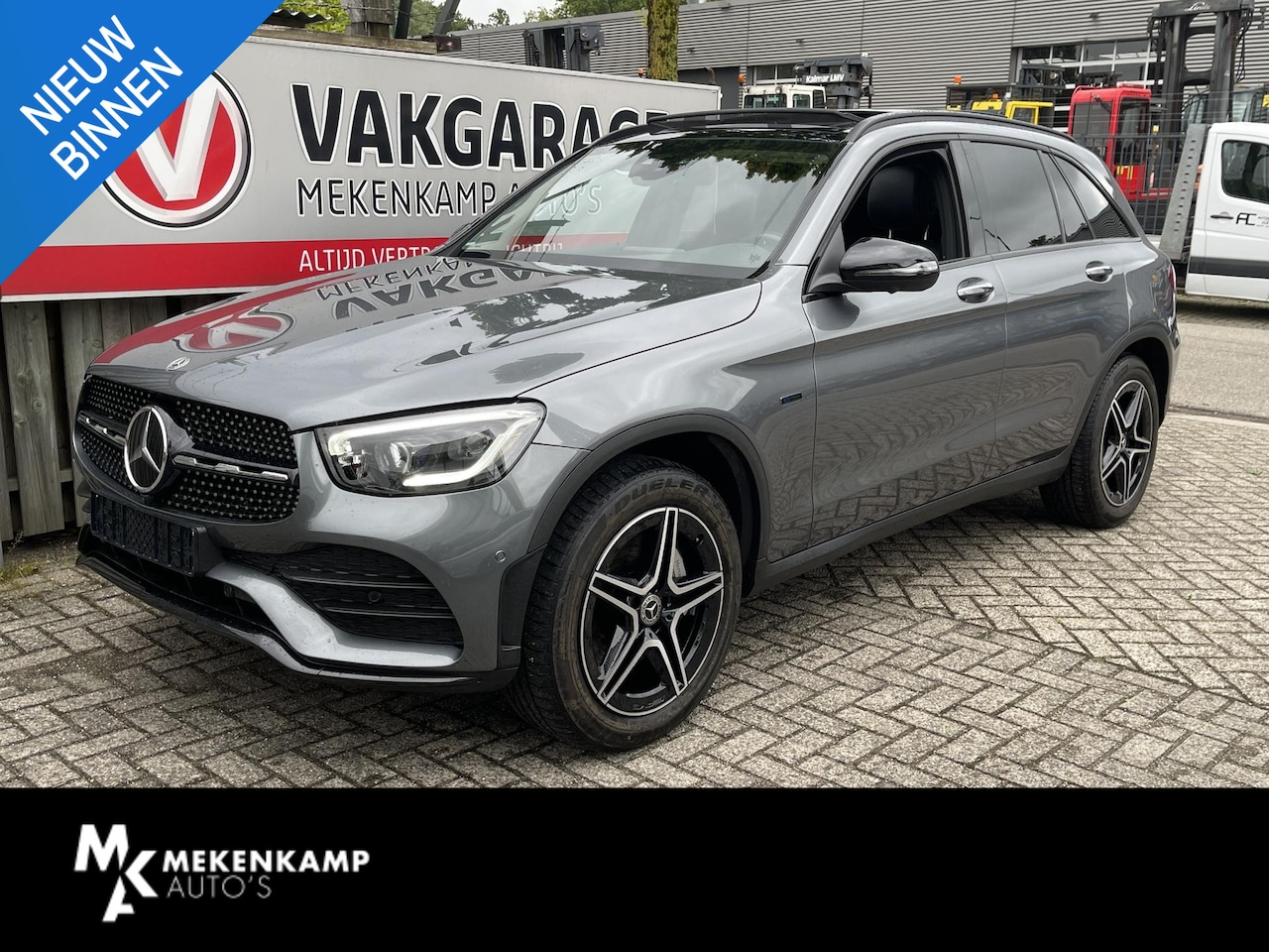 Mercedes-Benz GLC-klasse - 300e 4MATIC AMG Line 19"/Panoramadak/Luchtvering/Burmester/360 camera/Trekhaak/Multibeam/A - AutoWereld.nl