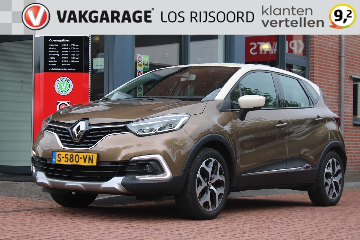 Renault Captur - Energy TCe *Intens* | Trekhaak | Navigatie | Cruise & Climate Control | Bluetooth | - AutoWereld.nl