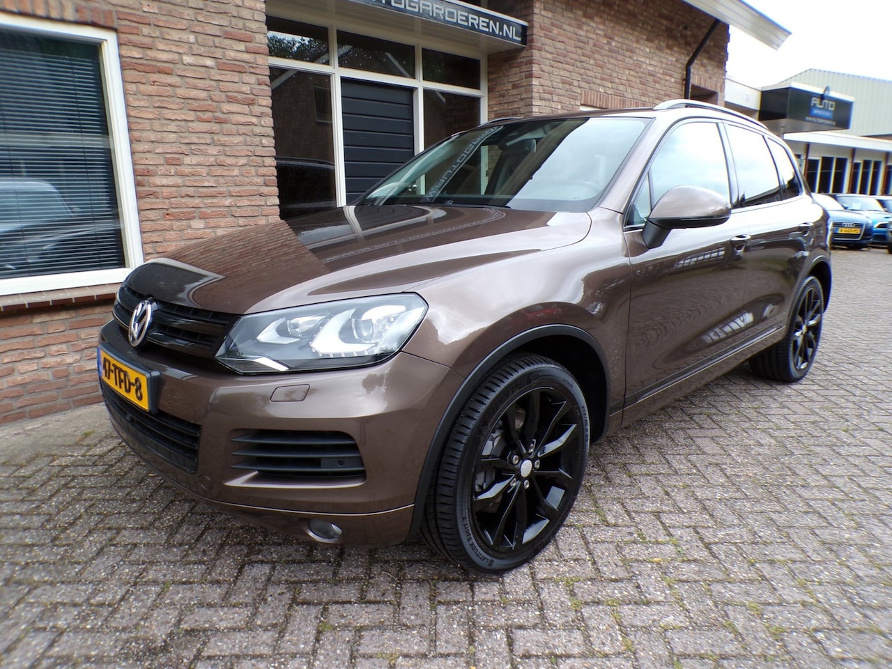 Volkswagen Touareg - 3.0 TSI Hybrid High Edition Automaat / Leder / Navi / Panoramadak - AutoWereld.nl