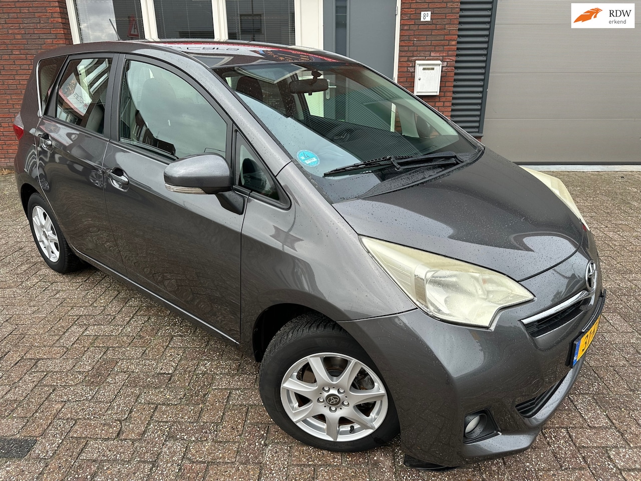 Toyota Verso S - 1.3 VVT-i Aspiration / Camera / Navi / AUT / NAP / Clima - AutoWereld.nl