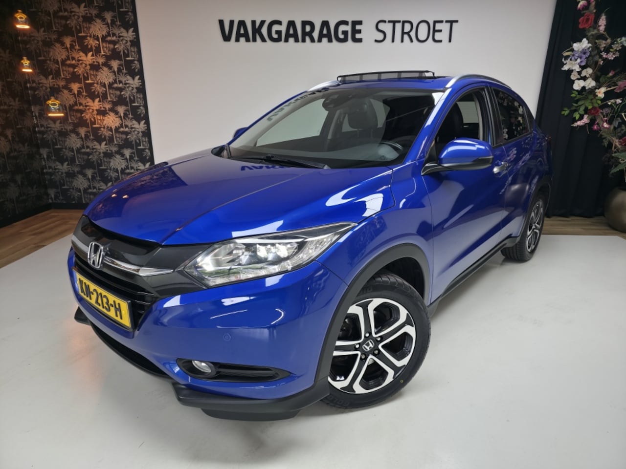 Honda HR-V - 1.5 i-VTEC Exe.| navi | trekh | LMV | keyless | NL | oh.boekje - AutoWereld.nl
