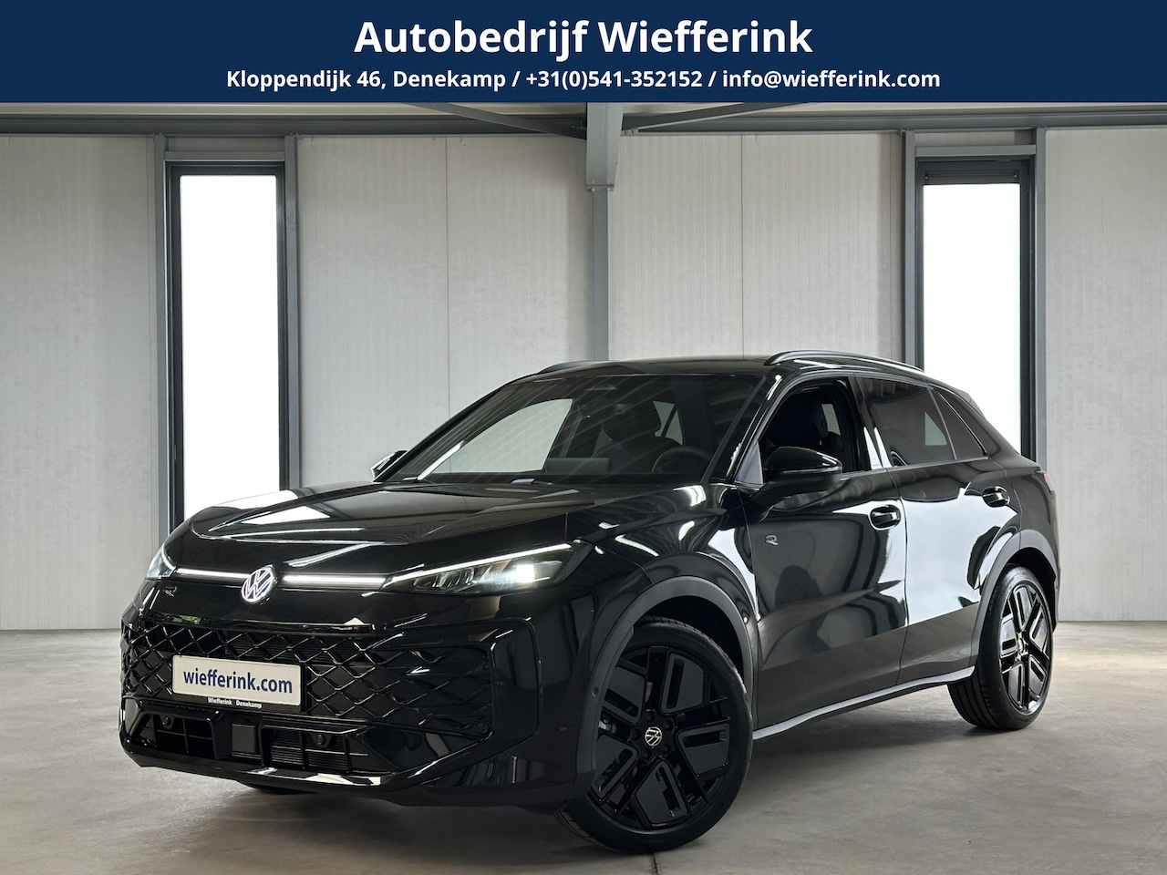 Volkswagen T-Roc - 1.5 eTsi R-Line First Edition | IQ light | Pano | Trekhaak | - AutoWereld.nl