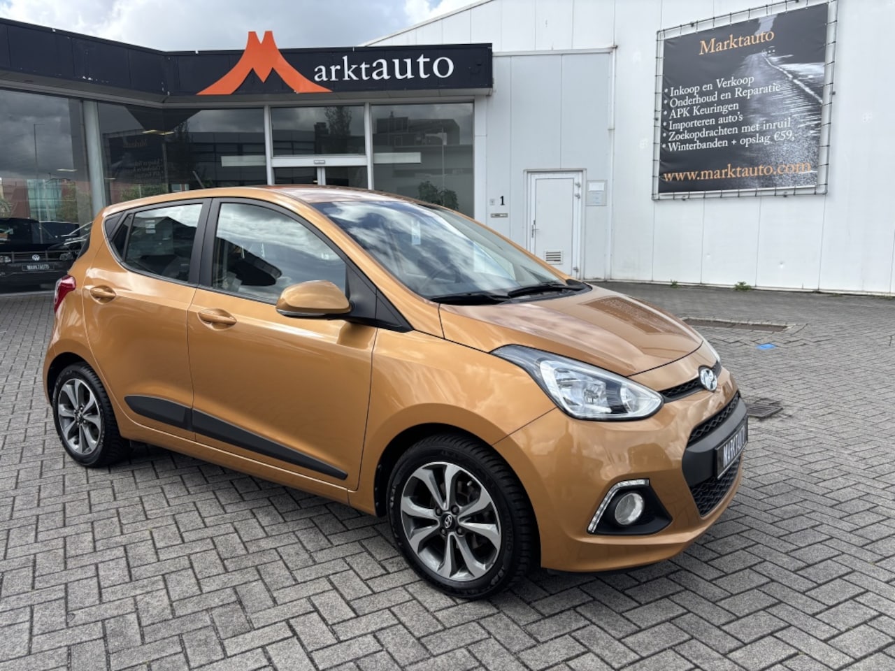 Hyundai i10 - 1.0i i-Drive Airco Cruise Bluetooth Stoelverwarming - AutoWereld.nl