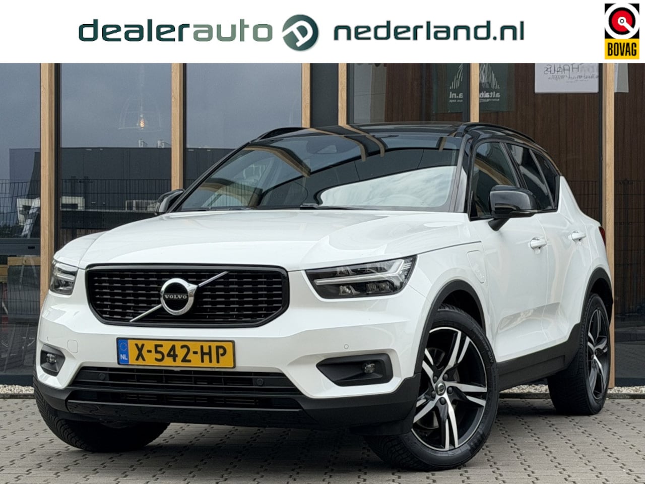 Volvo XC40 - 1.5 T5 Twin Engine R-Design | Carplay | Panoramadak | Camera | - AutoWereld.nl
