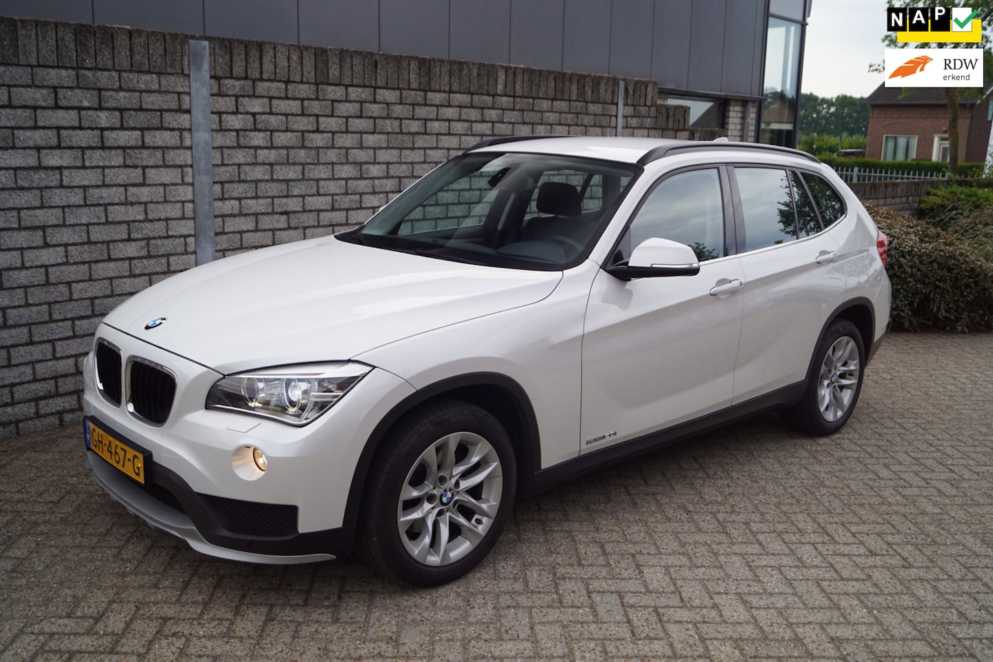 BMW X1 - SDrive20i Executive Autom Navi Professional Clima Xenon Cruise PDC LMV Trekhaak enz NL Aut - AutoWereld.nl