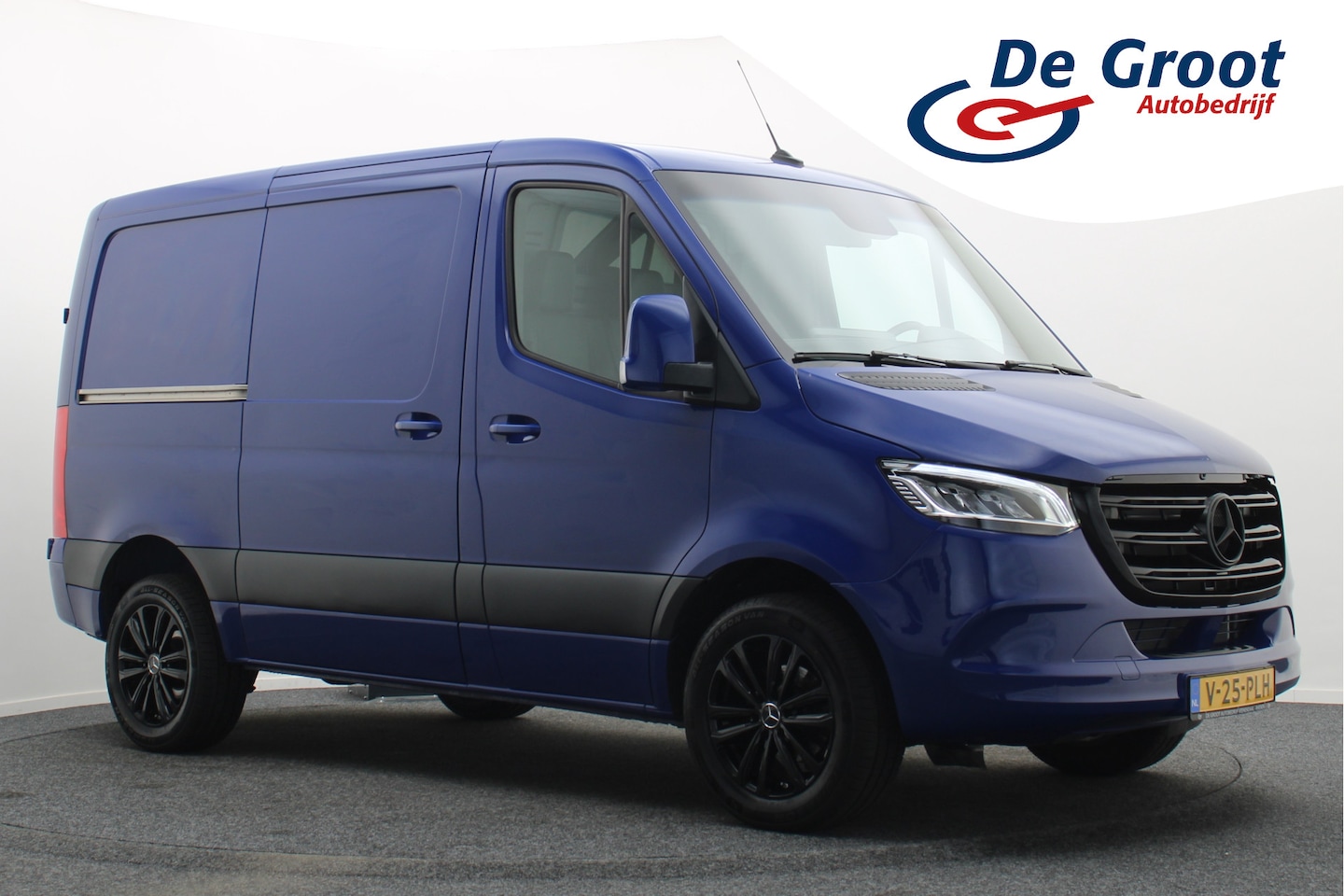 Mercedes-Benz Sprinter - 317 L1H1 RWD Automaat 2x schuifdeur, 3-zits, Leer, Trekhaak, Apple Carplay, LED - AutoWereld.nl