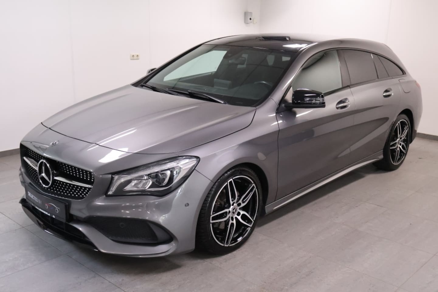 Mercedes-Benz CLA-klasse Shooting Brake - 180 AMG-Line | Pano | Sportief - AutoWereld.nl
