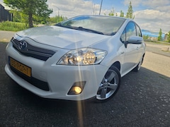 Toyota Auris - 1.8 Full Hybrid Dynamic GARANTIE