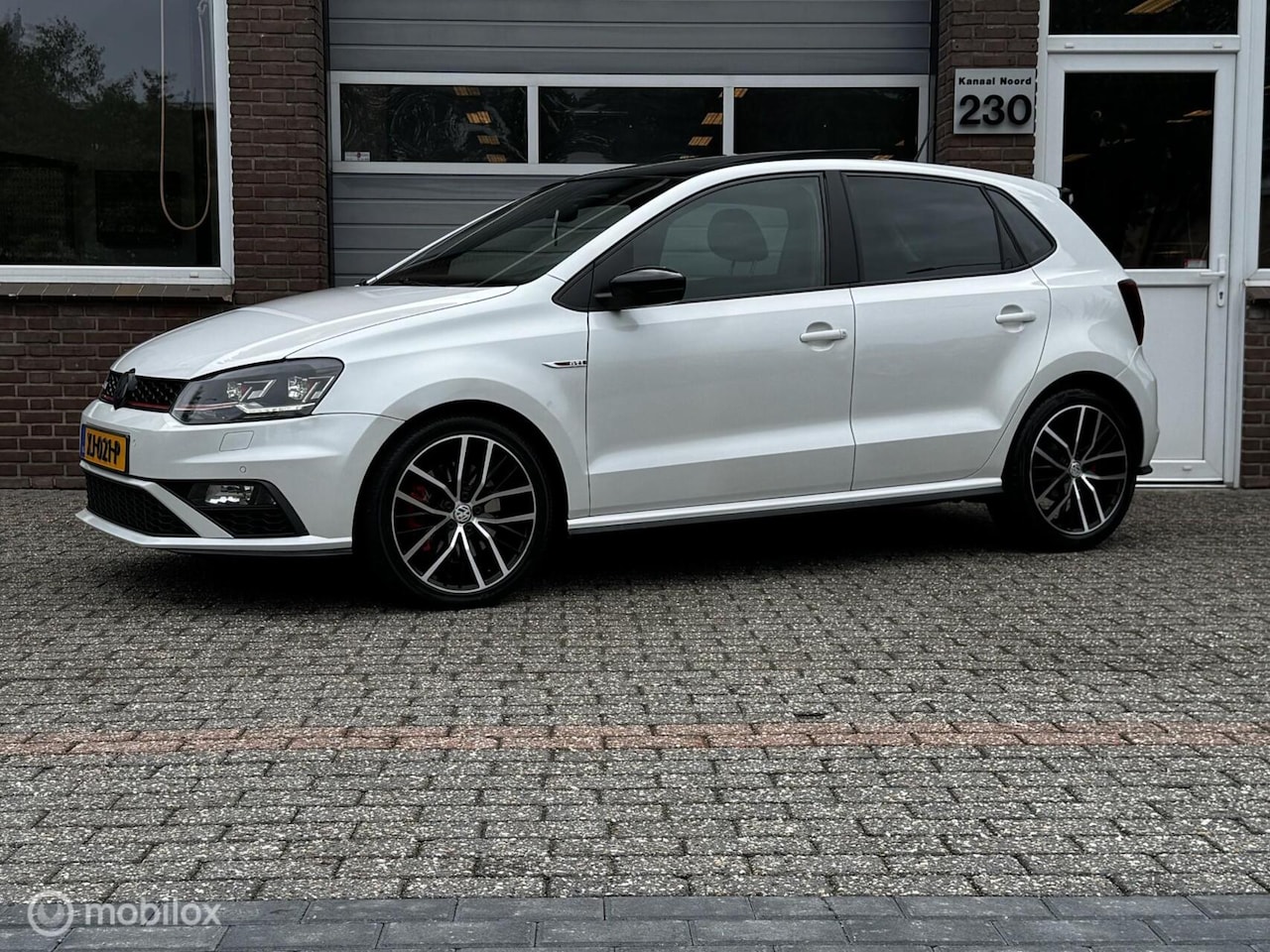 Volkswagen Polo - 1.8 TSI GTI DSG PANO/CLIMA/NAVI/VOL! - AutoWereld.nl